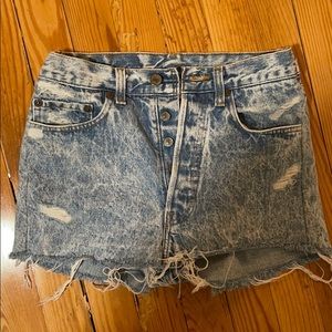 levi’s high wasted jean shorts in acid wash